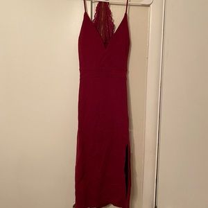 Fitted red dress with slit